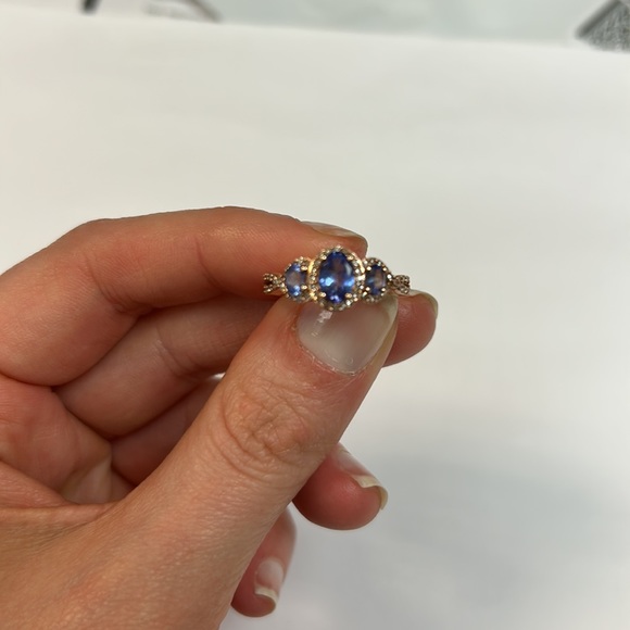 3 Stone Tanzanite & Diamond Ring set in Rose Gold - Size 7 - Picture 7 of 7